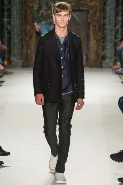 Look 30